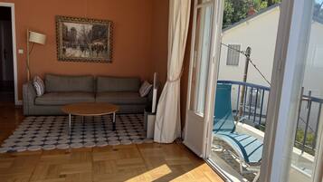 TV connectée, lecteur de DVD, livres, vidéothÚque