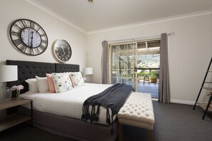 9 chambres, fer et planche à repasser, Wi-Fi, draps fournis