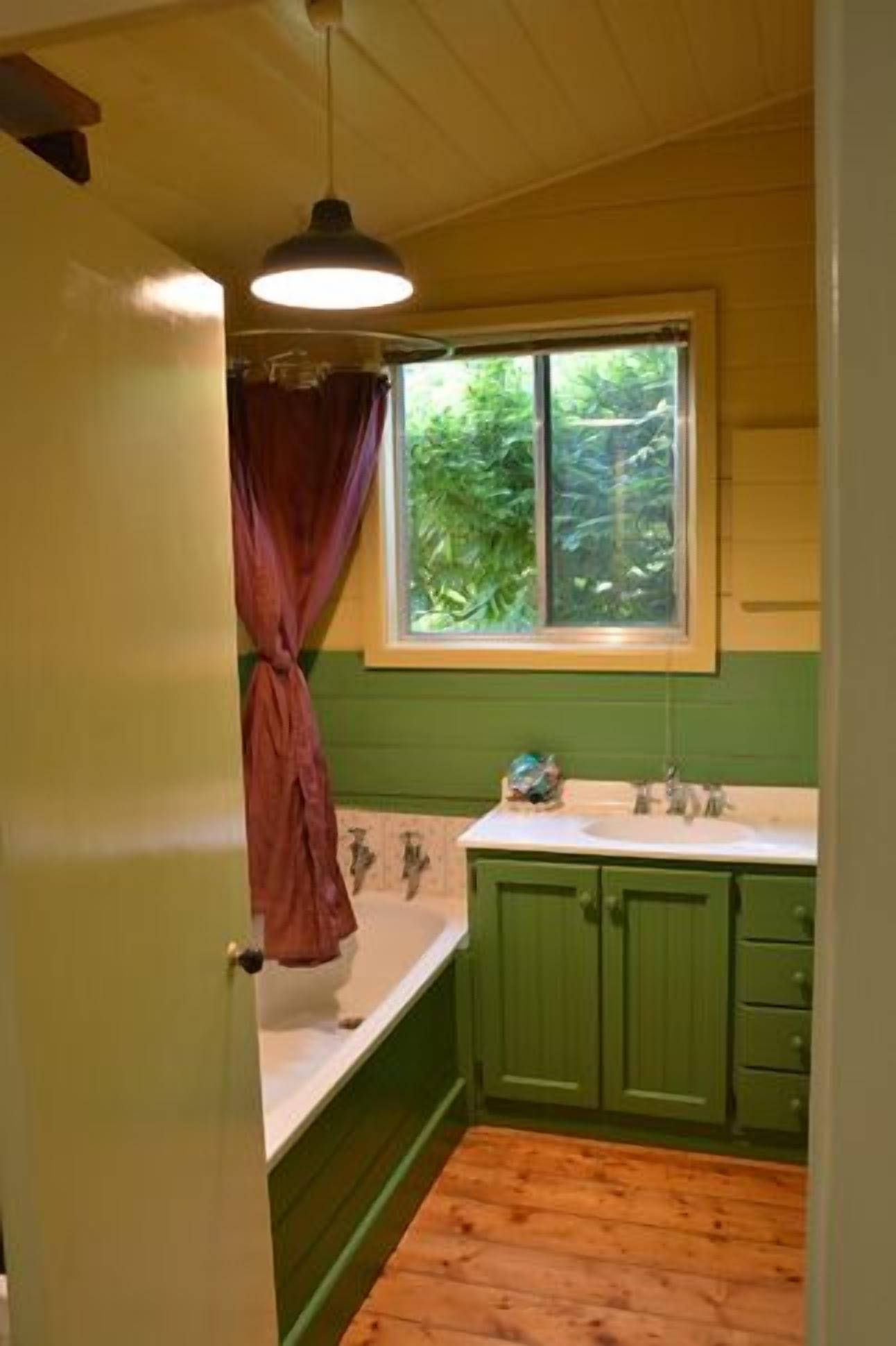 Twin Creek Cottage- a secluded forest retreat.