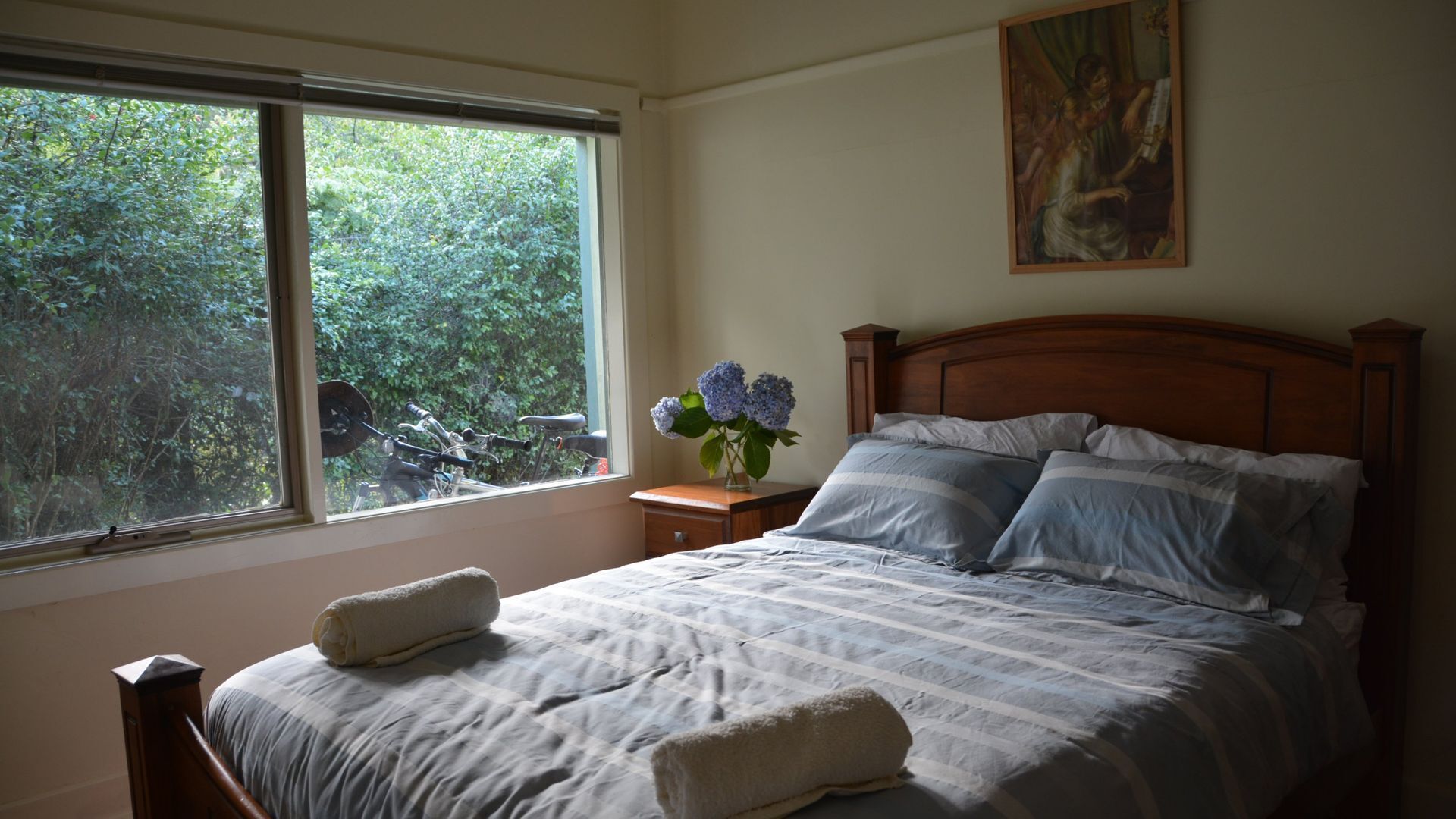 Twin Creek Cottage- a secluded forest retreat.