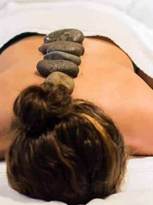 Salas para tratamentos a dois, sauna seca, banheira de hidromassagem