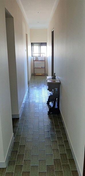 Interior - Stay in the suburb & SAVE– only 5 min. drive to the main ocean beach in Torreira (Torreira)