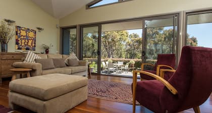 Tura Beachhouse in Dolphin Cove - Tura Beach