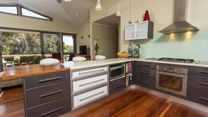 Micro-ondas, fogão, cooktop, lava-louças