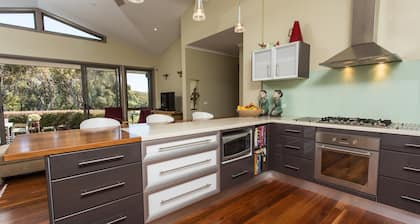 Tura Beachhouse in Dolphin Cove - Tura Beach