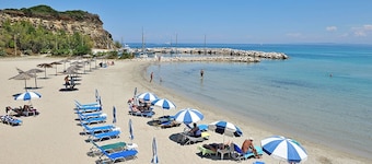 Private leiligheter i 6500m2 inngjerdet av Green Olive Groove 200m fra stranden