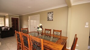 Dining - North Heaven Station (NORTH HAVEN)
