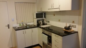 Private kitchen - Heart of Broadway, apartment (Newmarket)