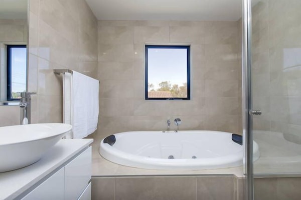 2 person spa bath and separate shower