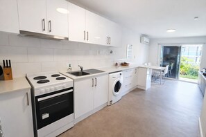 Fridge, microwave, oven, stovetop - West Beach Lagoon 206 - Sleeps Three! Value!!! (Scarborough)