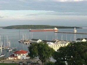 Marina - Tiffany's Premier Studio Vacation Rental Downtown Mackinaw City (Mackinaw City)