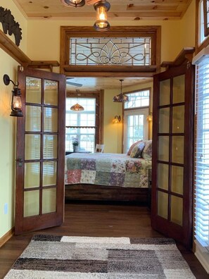 Interior - Tiffany's Premier Studio Vacation Rental Downtown Mackinaw City (Mackinaw City)