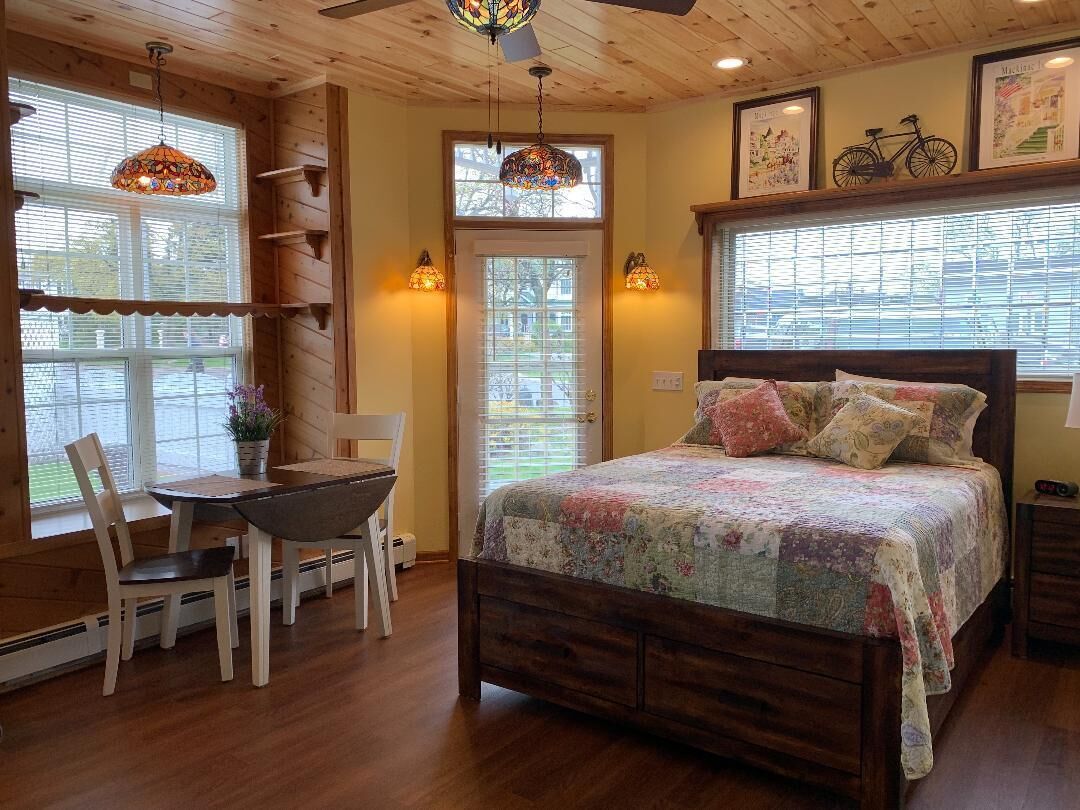 1 slaapkamer, een strijkplank/strijkijzer, gratis wifi, beddengoed