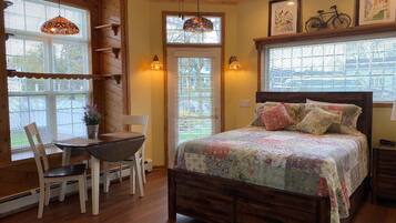 1 slaapkamer, een strijkplank/strijkijzer, gratis wifi, beddengoed