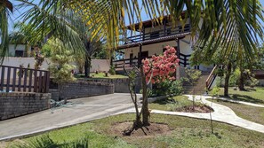 Property grounds - Spacious house in a gated community, with a private pool. (Itaipuaçu)