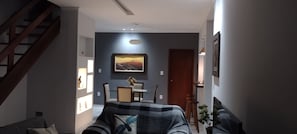 Interior - Spacious house in a gated community, with a private pool. (Itaipuaçu)