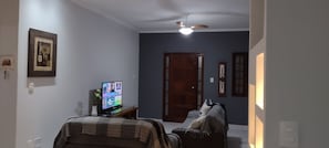 Interior - Spacious house in a gated community, with a private pool. (Itaipuaçu)