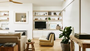 Smart TV, fireplace, Netflix, DVD player