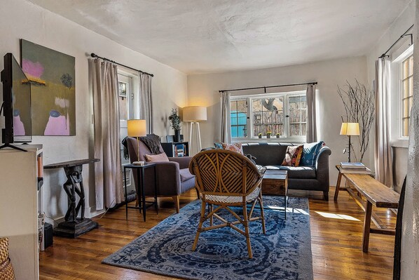 TV, fireplace, offices