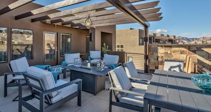 Huge 4BR Sleeps 22 - Snow Canyon Views & Patios
