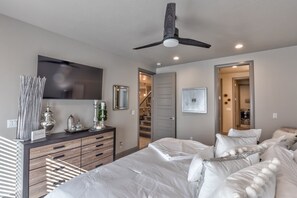 4 makuuhuonetta, silitysrauta/-lauta, ilmainen Wi-Fi, vuodevaatteet