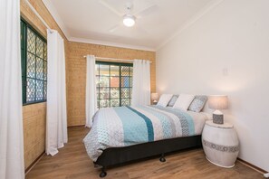 6 多间卧室、免费 WiFi、床单