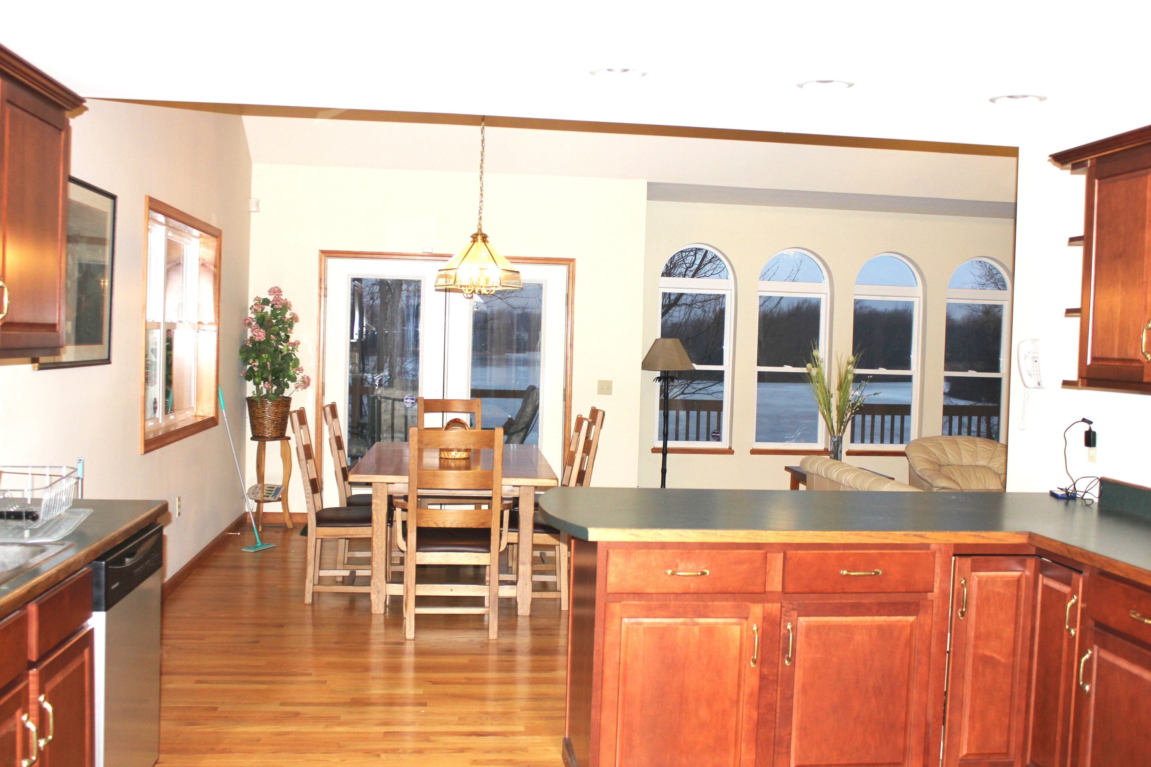 Make Our Beautiful Lakefront House Your Magical Home Away From Home!!