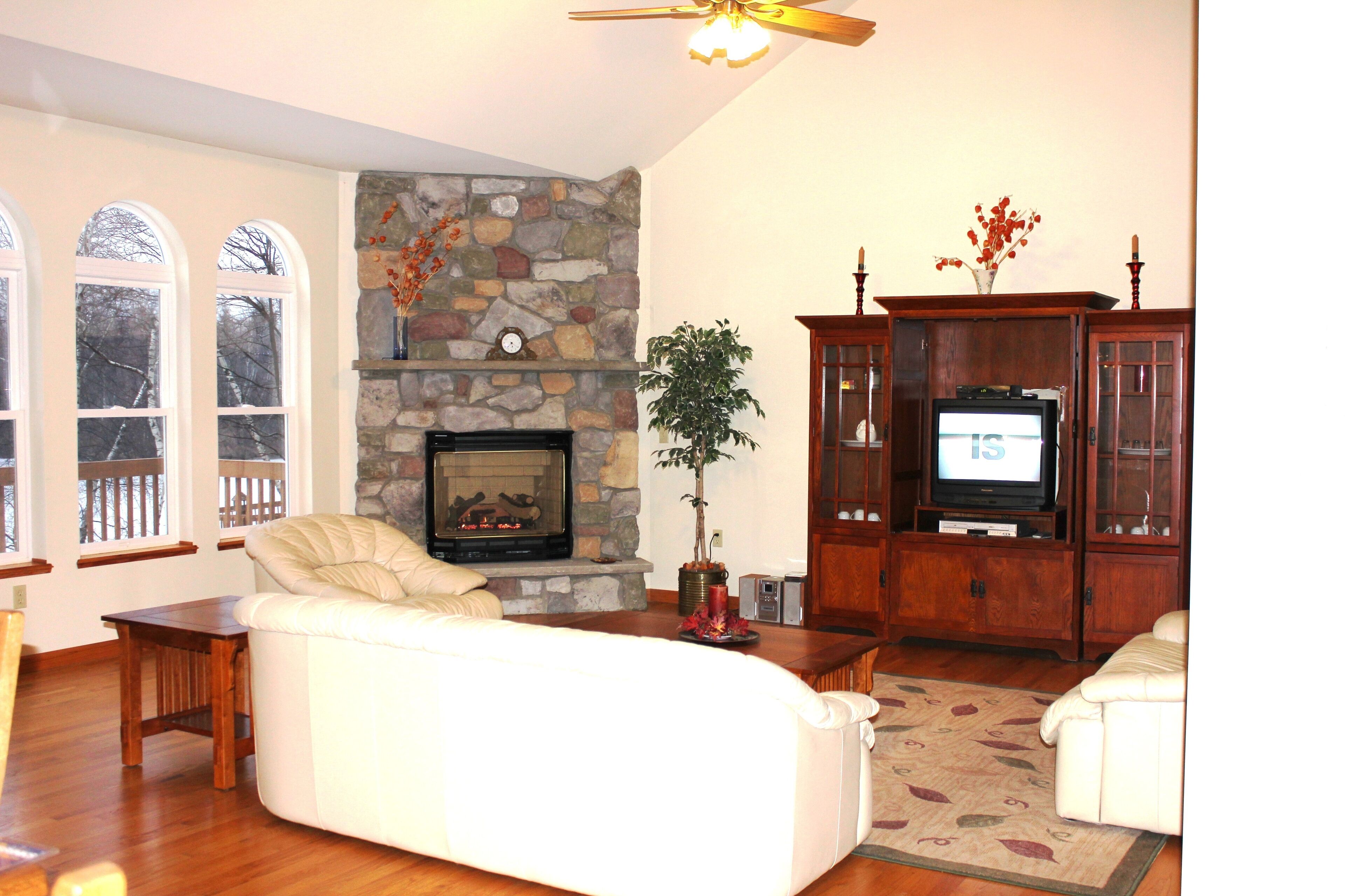 Make Our Beautiful Lakefront House Your Magical Home Away From Home!!