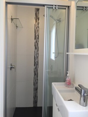 Hårtork och toalettpapper