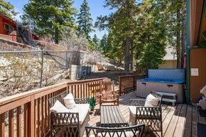 Outdoor spa tub - Buffalo Crossing - Hot Tub, Game Room, Slope View, Walk to Bear Mtn (Big Bear Lake)