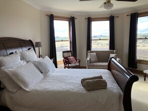 5 bedrooms, iron/ironing board, free WiFi, bed sheets