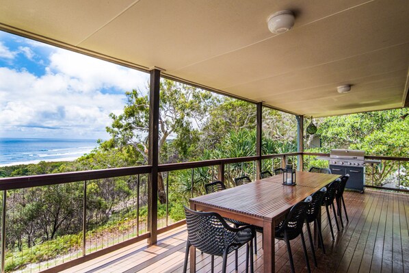 Outdoor dining - Pets Allowed - This large family beach house also has great ocean and... (Point Lookout)