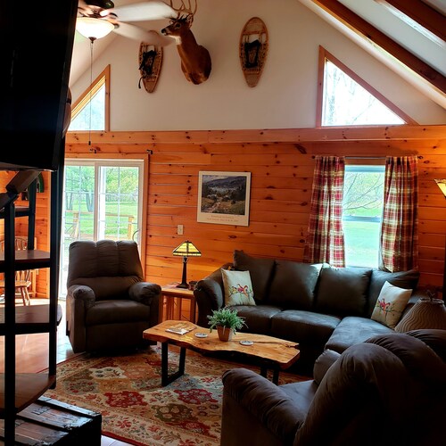 Grey's Getaway Cabin  5 acres, Finger Lake area a little slice of heaven!