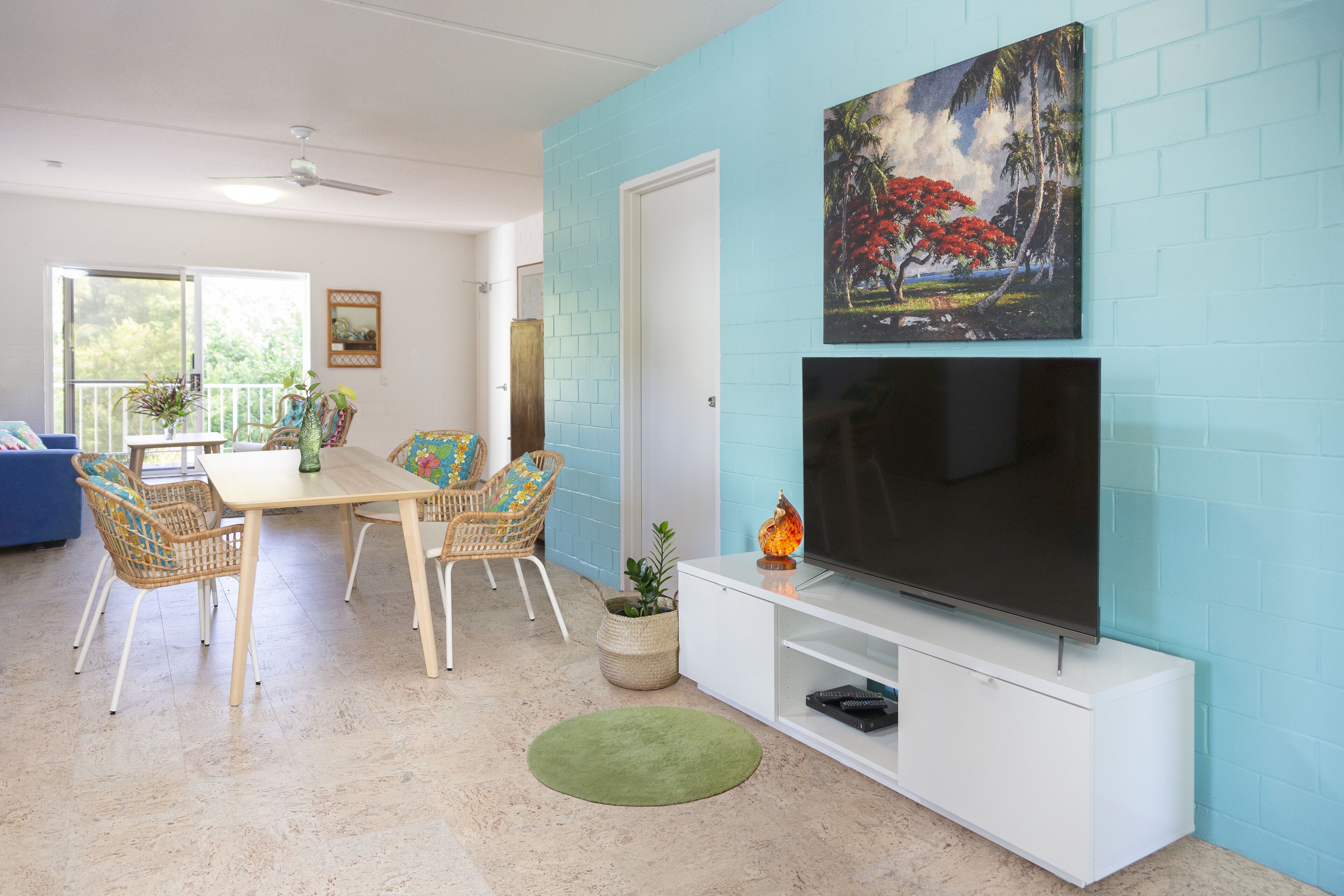 Walk to beach, air conditioned and spacious.