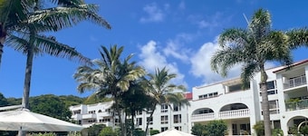 Walk to beach, air conditioned and spacious.