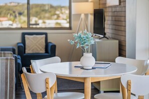 Dining - Fountain Court 20: 2  BR, 1  BA Apartment in Port Macquarie, Sleeps 4 (Port Macquarie)