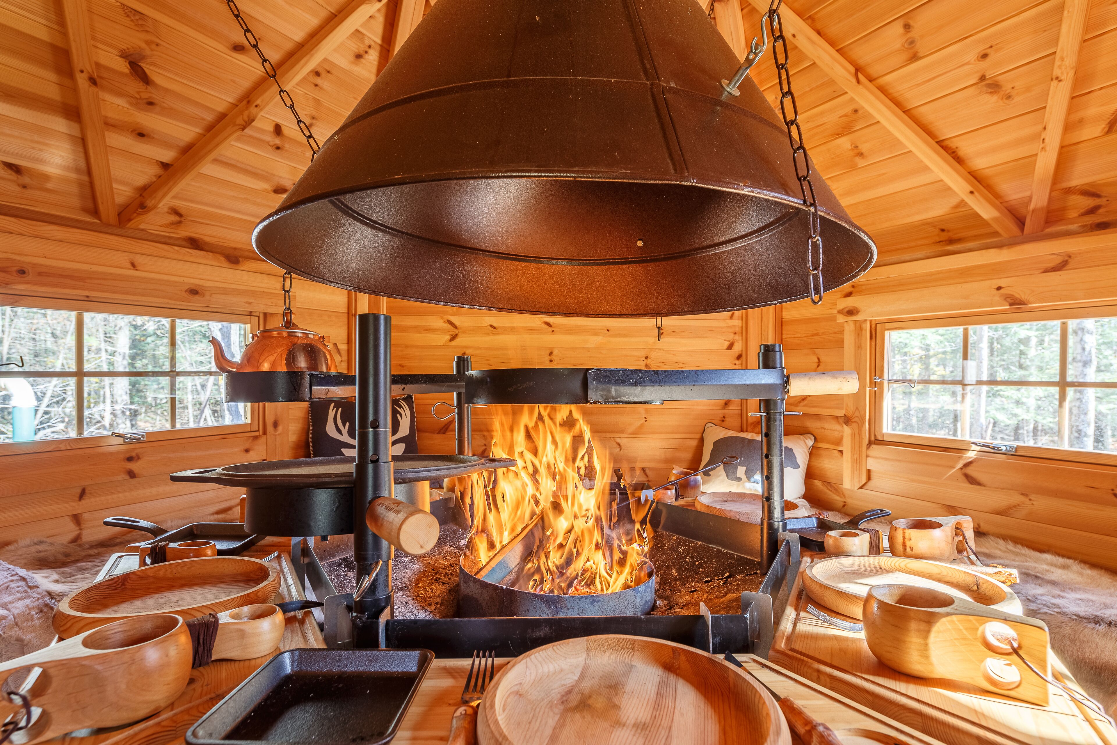 Windham Chalet  with BBQ Hut and Pizza Oven and Hot tub