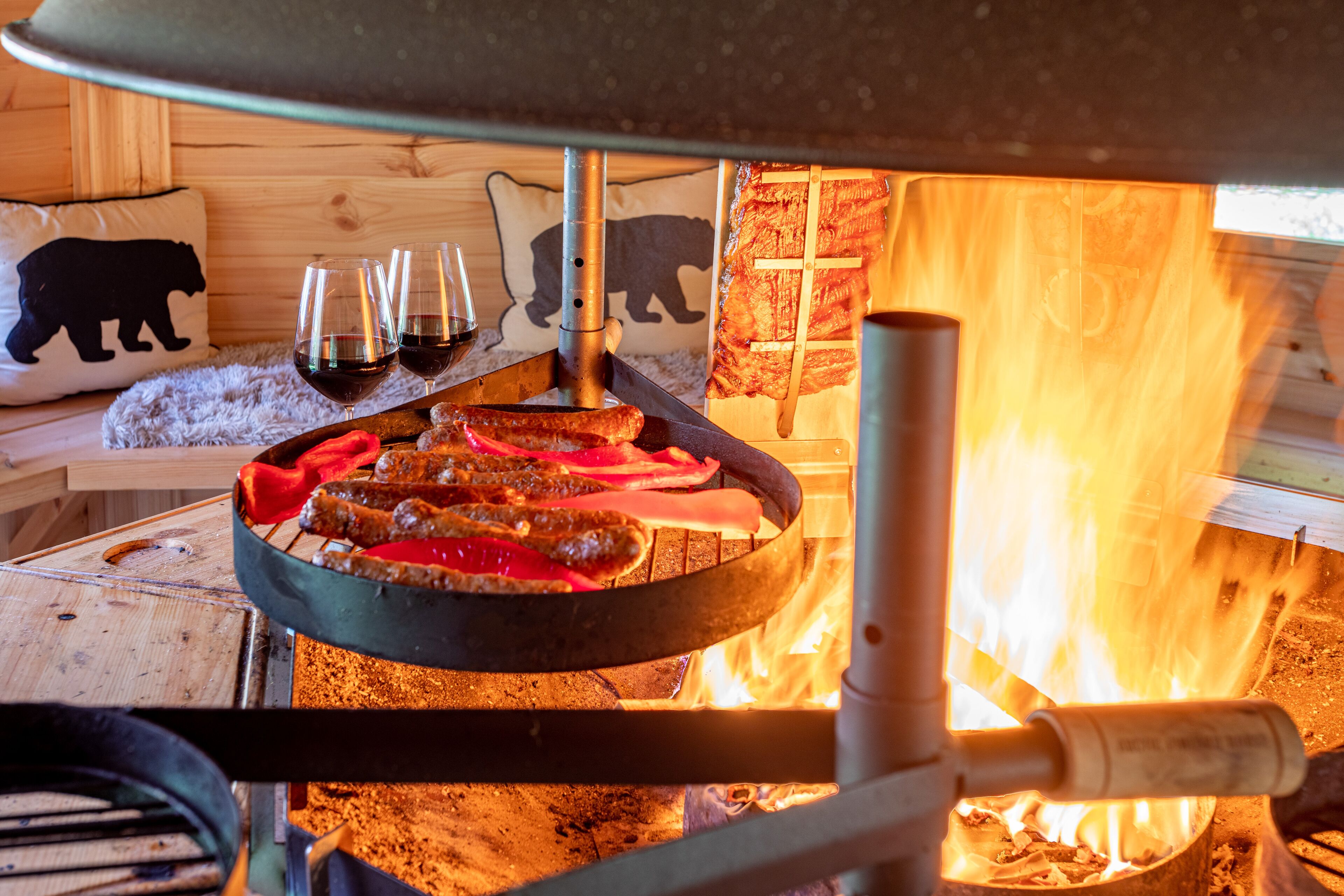 Windham Chalet  with BBQ Hut,  Pizza Oven and Hot tub