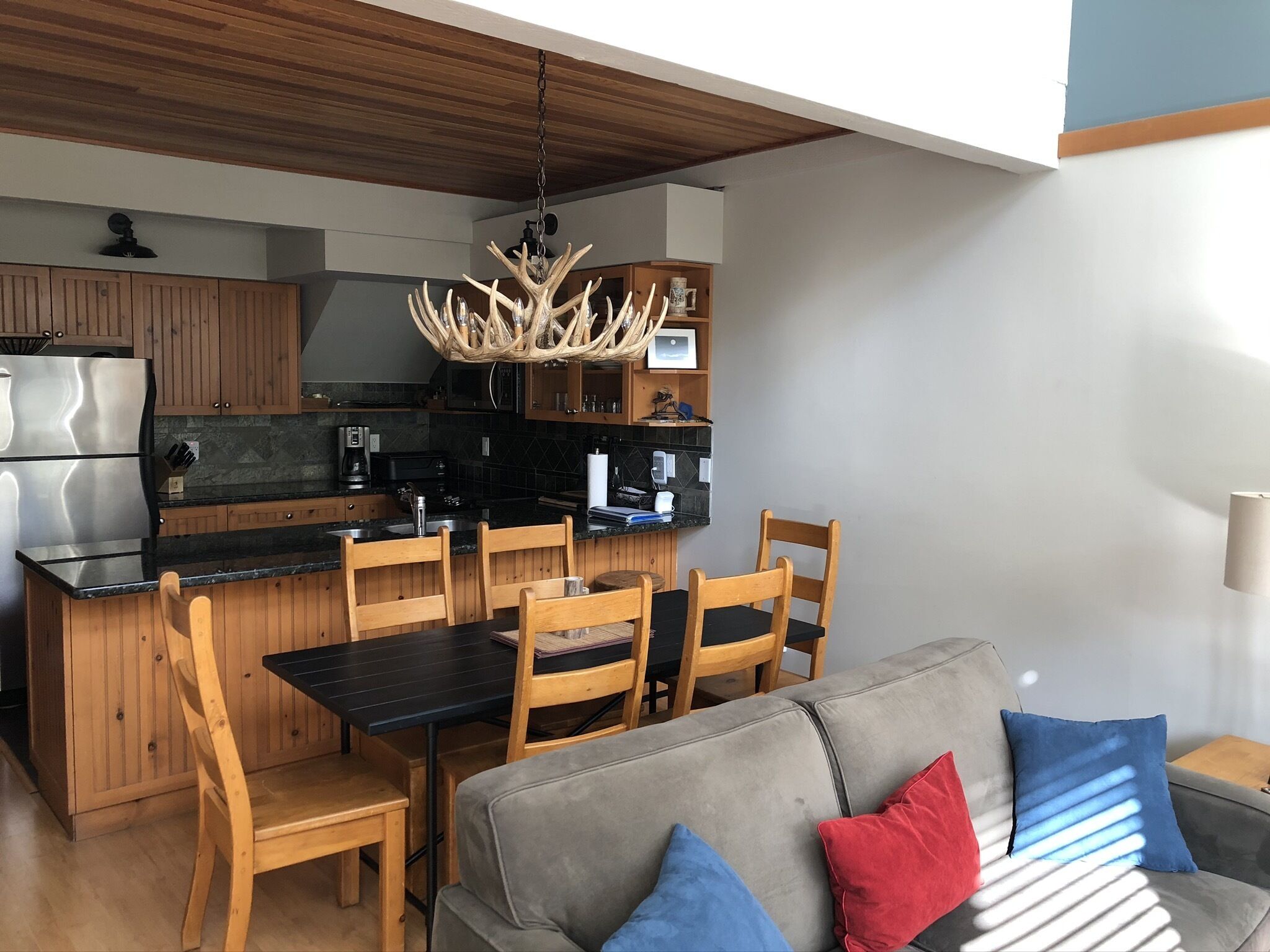 Largest Modernized Top Floor Condo in Greystone Lodge