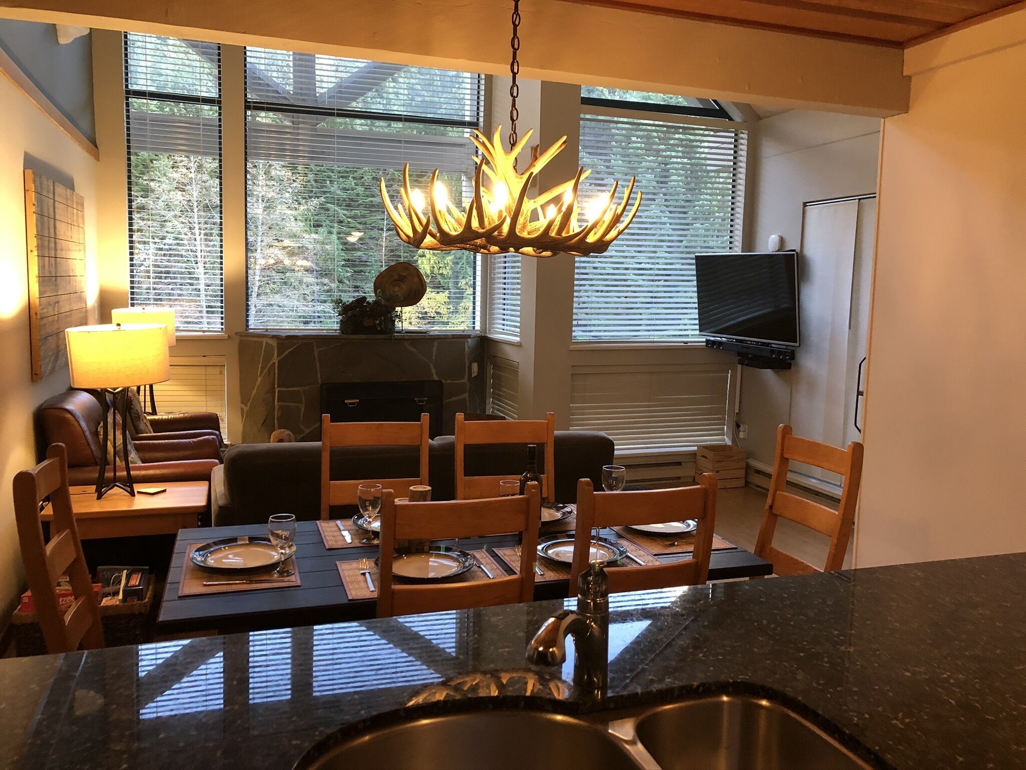 Largest Modernized Top Floor Condo in Greystone Lodge