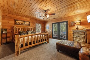 3 bedrooms, iron/ironing board, travel cot, free WiFi - Luxury Log Cabin-Pvt Fenced Yard-HotTub-Near Thunder Ridge-Billiards-EV Car Charger-Free Tickets (Ridgedale)