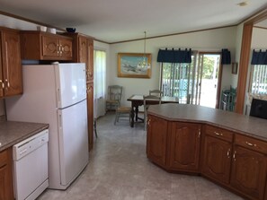 電子レンジ、オーブン、コンロ、食器洗い機