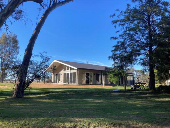 المنشأة من الخارج