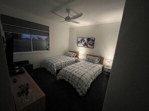 4 bedrooms, iron/ironing board, free WiFi, bed sheets - The Ridge Gunbower.. (Gunbower)