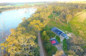 المنشأة من الخارج