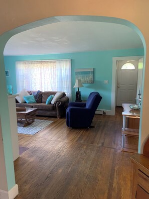 Smart TV, fireplace - Ocean view, FREE BEACH PASS. Short drive to multiple beaches and water park! (Fairhaven)