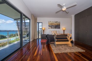 5 bedrooms, free WiFi, bed sheets