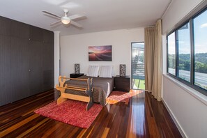 5 bedrooms, free WiFi, bed sheets