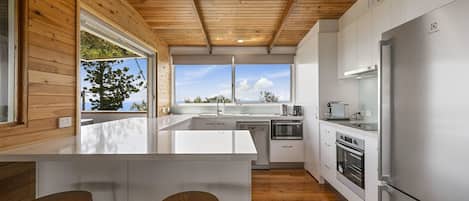 Refrigerador, microondas, horno, placa de cocina