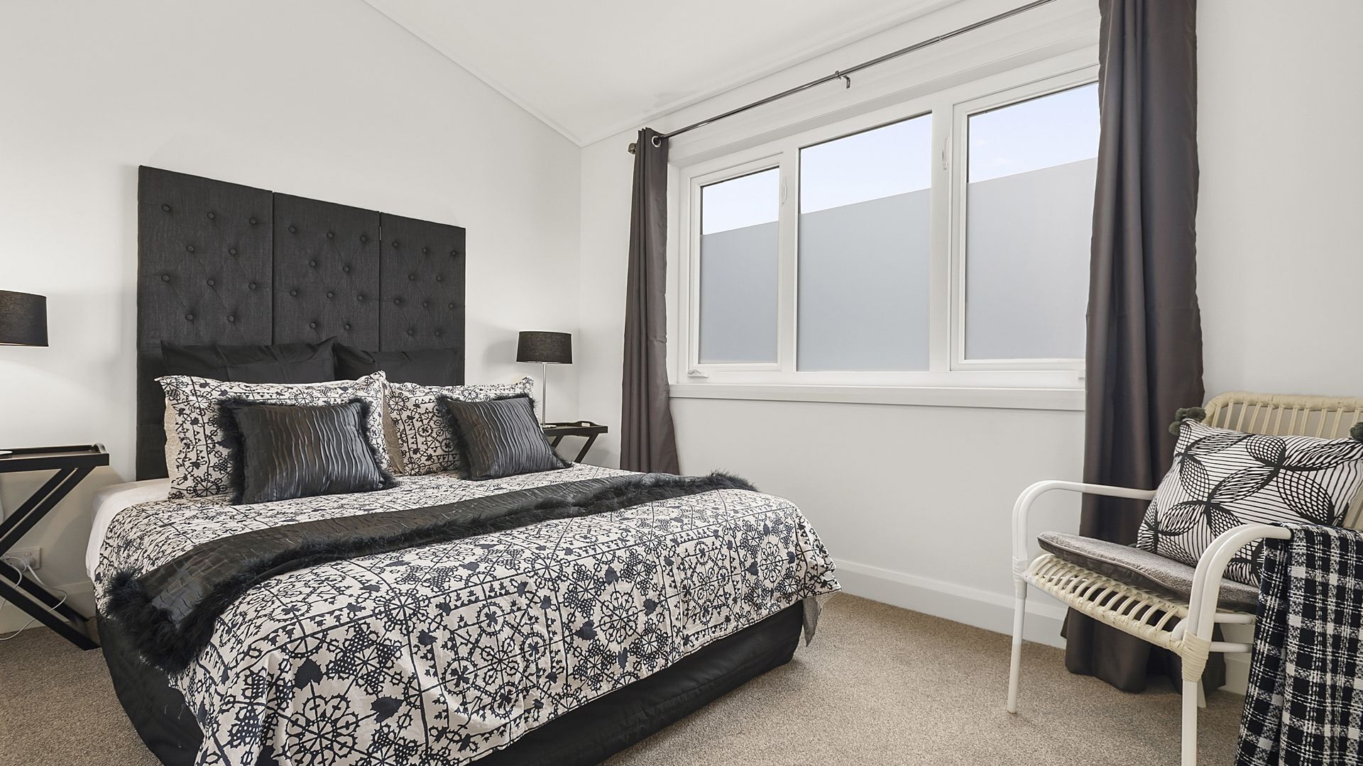 Blue Rosella on Piper